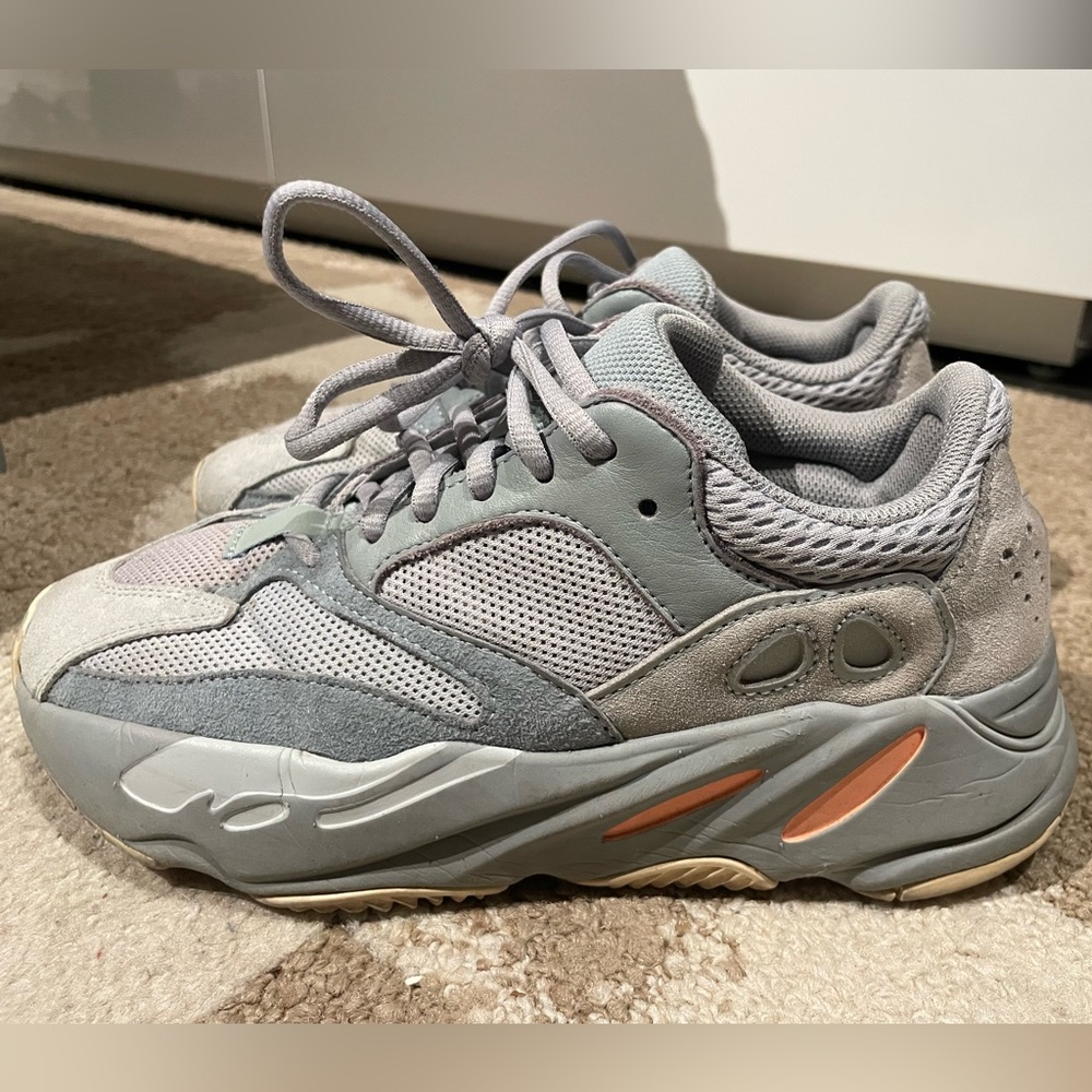 Adidas YEEZY 700 V1
